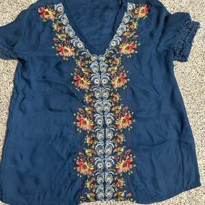Sundance Short Sleeve Embroidered Blouse Size Large EUC
